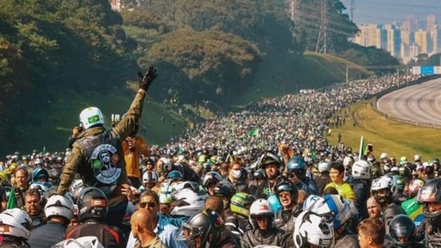acelera para Cristo reune milhares de motociclistas em sao paulo