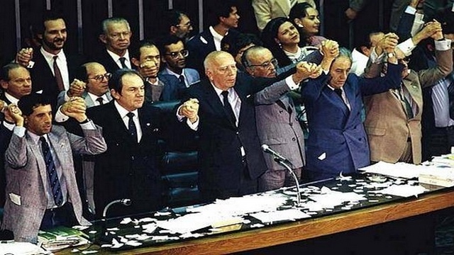 promulgamos sob a protecao de Deus